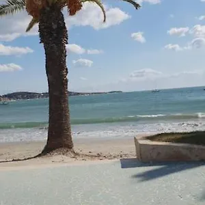 studio-hypercenter-bandol-feet-in-the-water.fr-provencehotel.com/