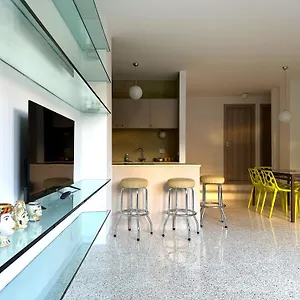 https://spazioso-appartamento-navigli.italymilanhotels.net